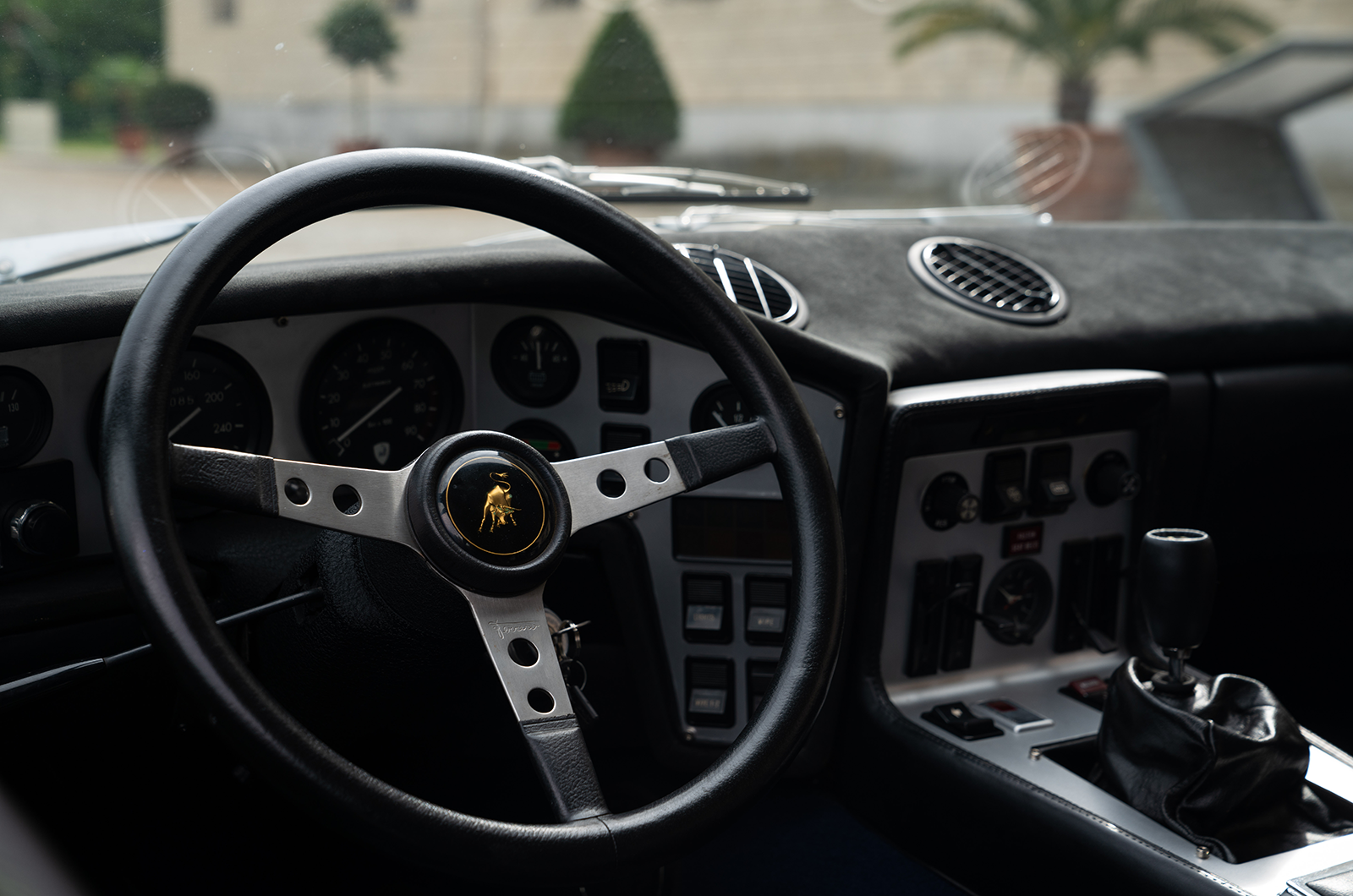 Espada S3 meets Aventador Ultimae as Bizzarrini’s V12 bows